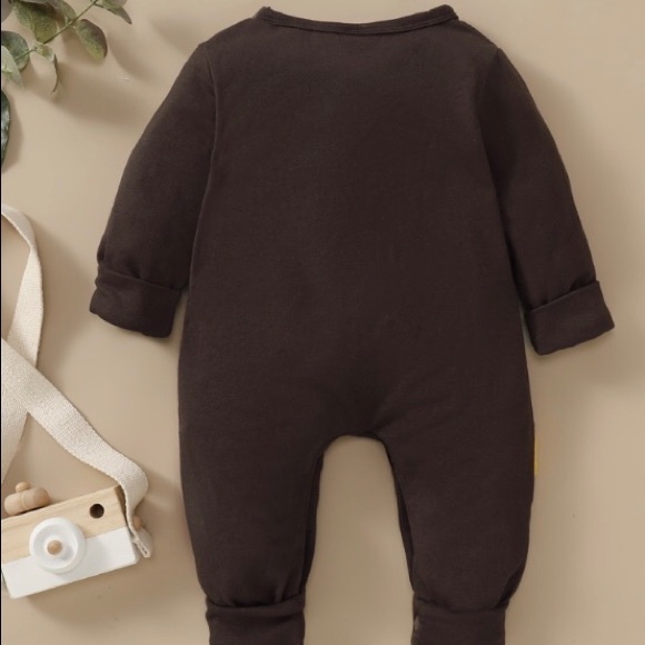 NWT Giraffe One Piece Onesie Unisex multiple sizes available - Picture 3 of 8